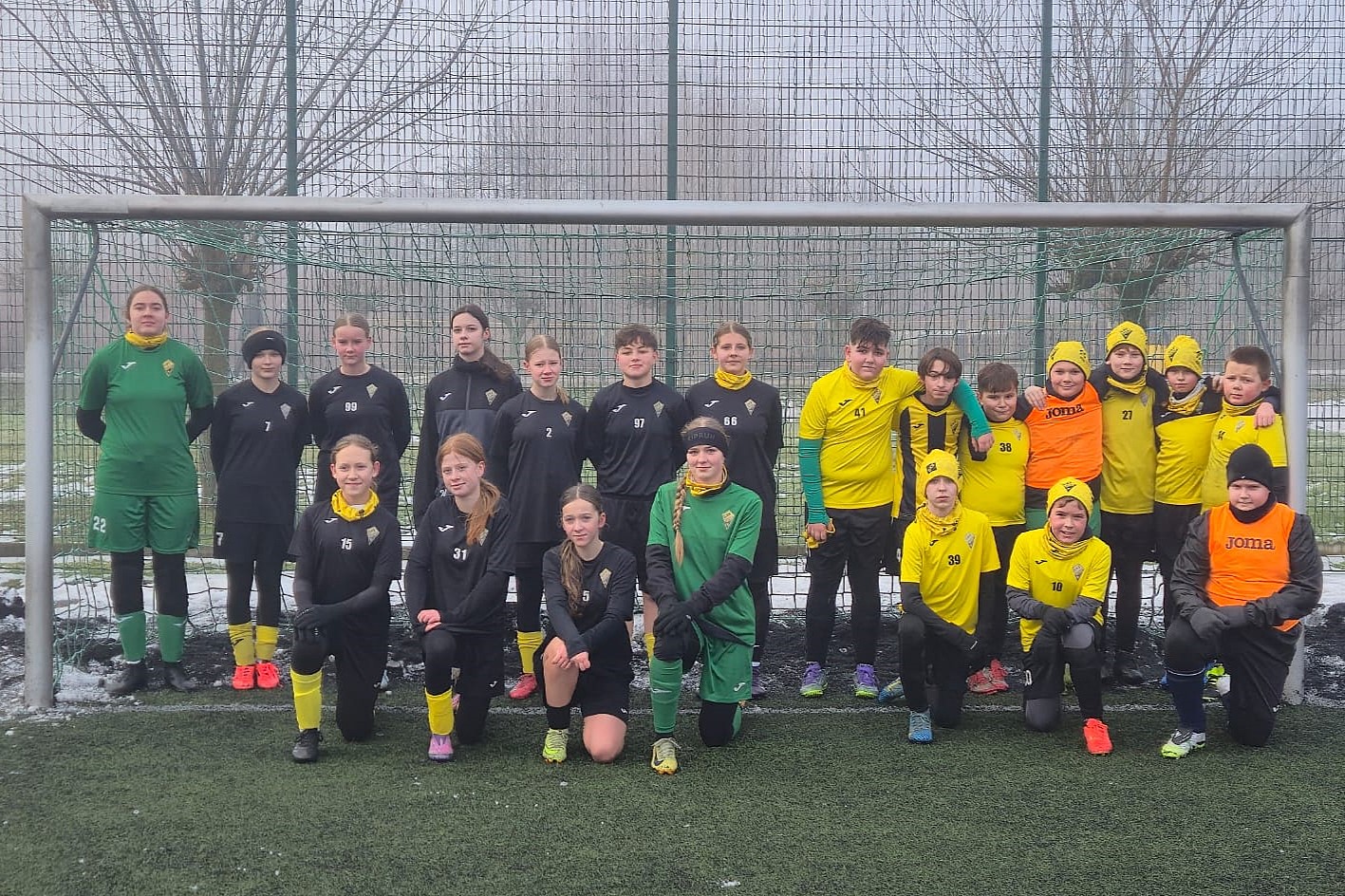 Druga drużyna dziewczyn rozegrała sparing z trzecią drużyną 2014.